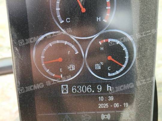 徐工XE215DA履帶式挖掘機