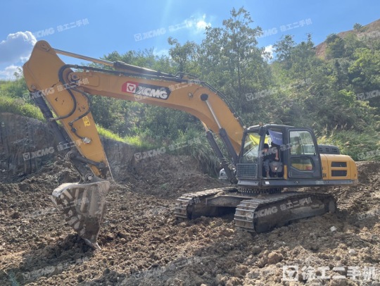 徐工XE380DK履帶式挖掘機