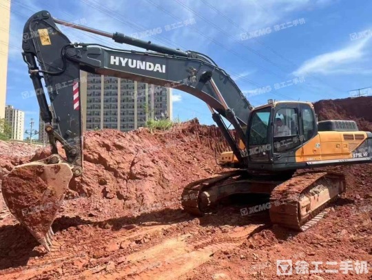 現(xiàn)代R375LC-7履帶式挖掘機