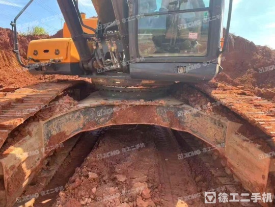 現(xiàn)代R375LC-7履帶式挖掘機