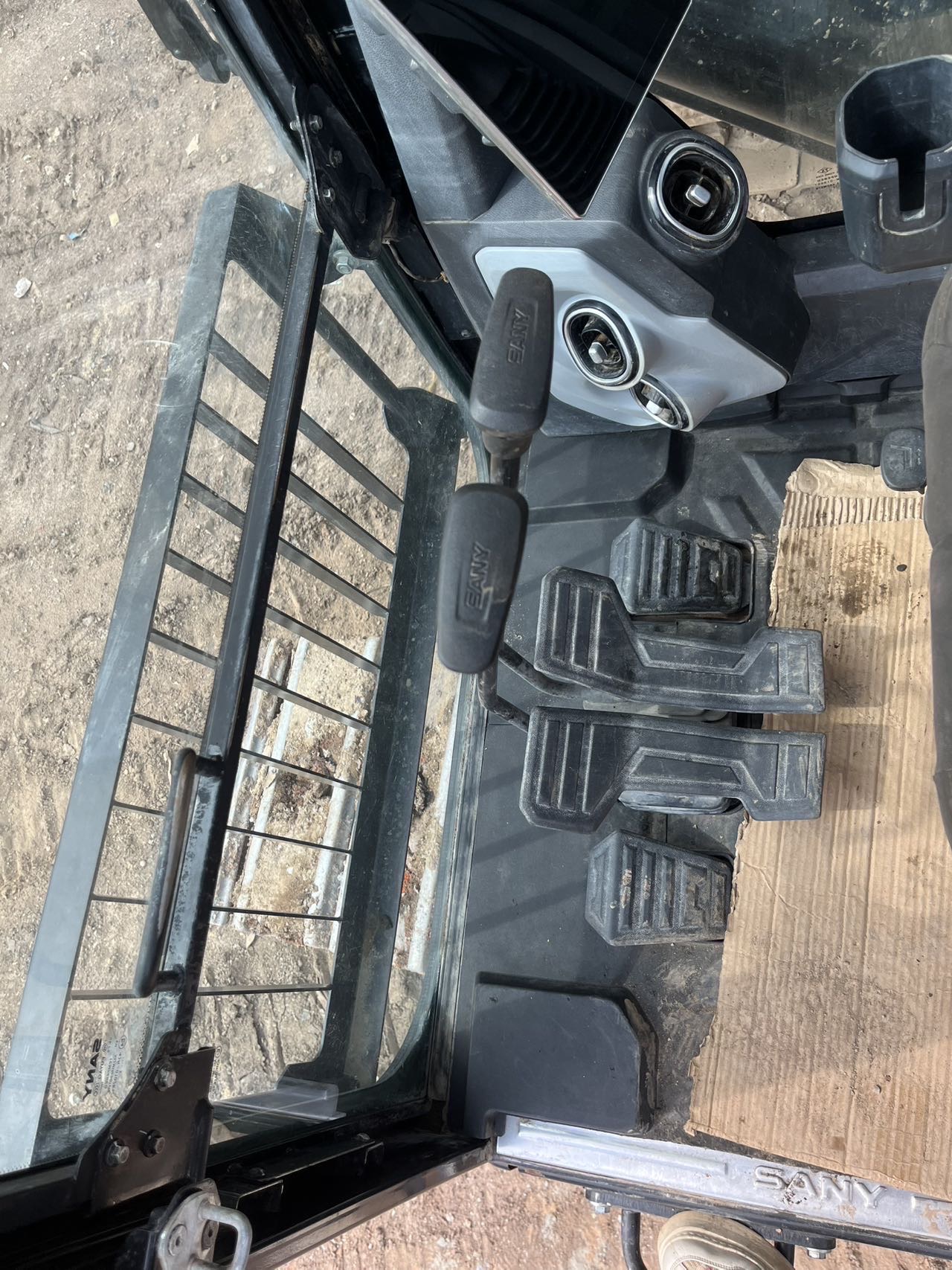 三一重工SY950H履帶式挖掘機
