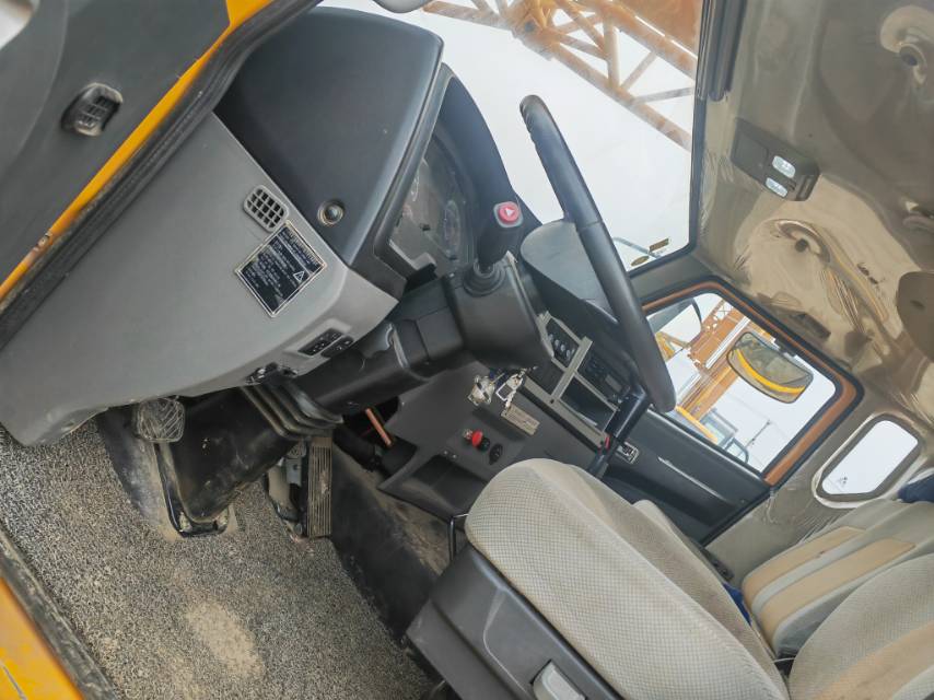 徐工QY50KC汽車起重機