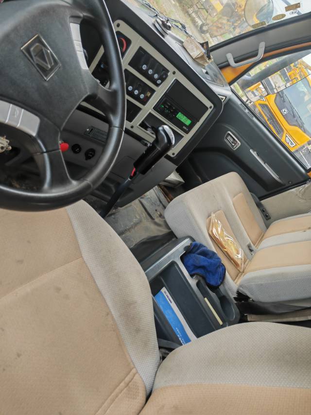 徐工QY50KC汽車起重機
