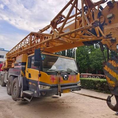 徐工XCT80汽车起重机