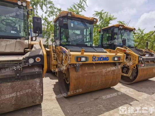 徐工XS133單鋼輪壓路機(jī)