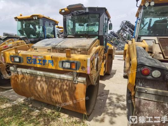 徐工XS133單鋼輪壓路機(jī)