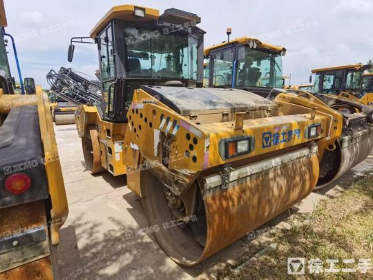 徐工XS133單鋼輪壓路機(jī)