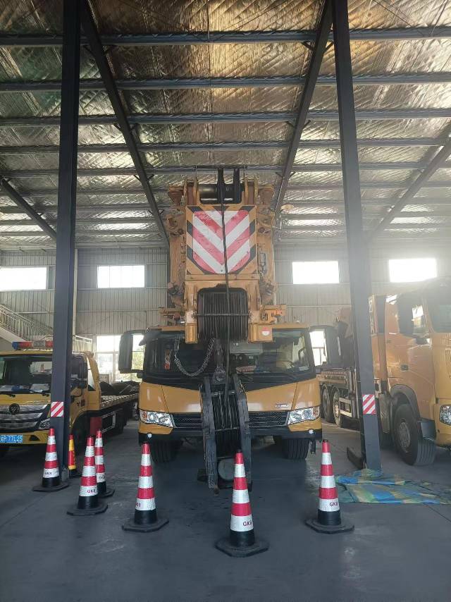 徐工XCA300全地面起重機