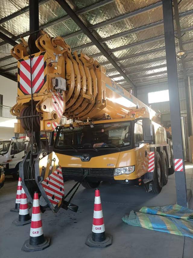 徐工XCA300全地面起重機