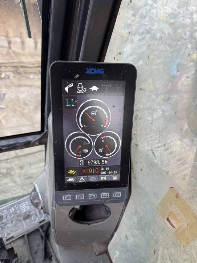 徐工XE215D履帶式挖掘機