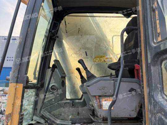 徐工XE215D履帶式挖掘機(jī)