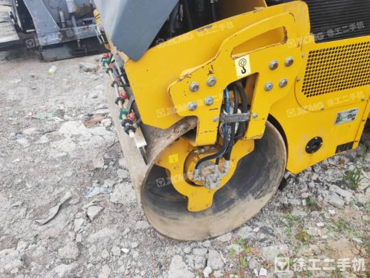 徐工XMR403VT雙鋼輪壓路機