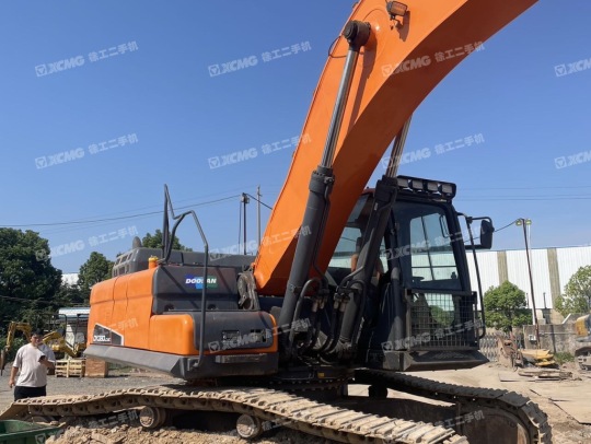 斗山DX380LC-9C履帶式挖掘機(jī)