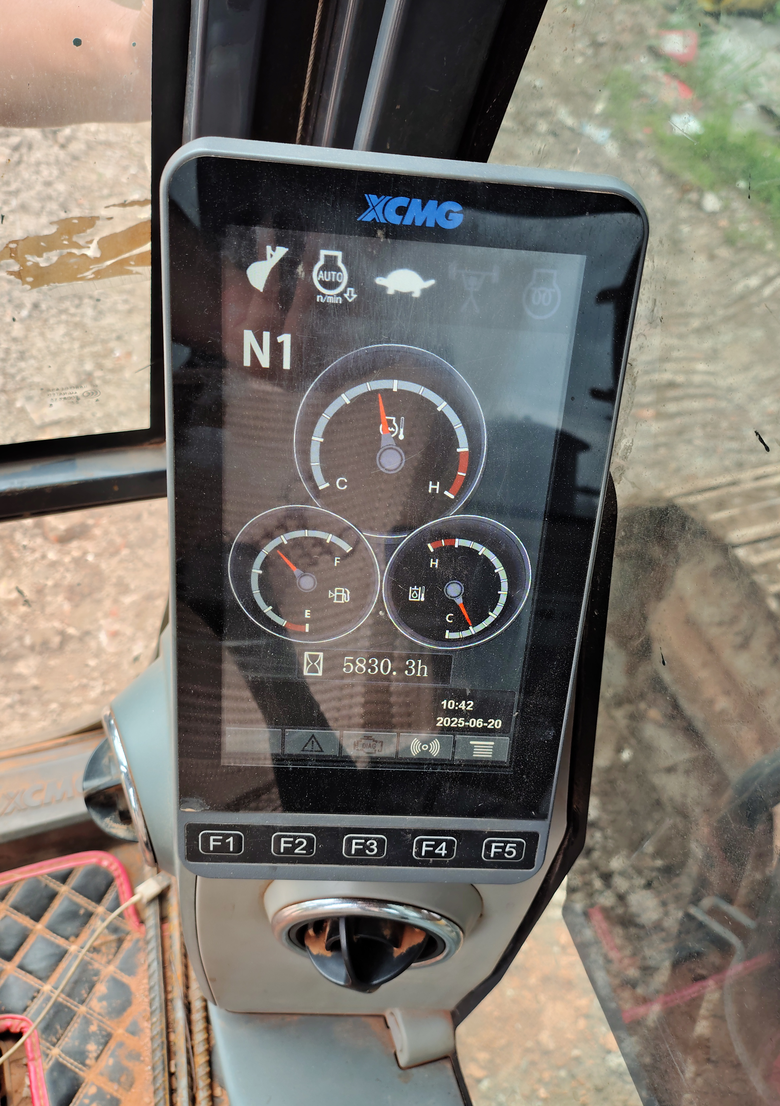 徐工XE200DA履帶式挖掘機