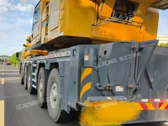 徐工XCA200L8全地面起重機