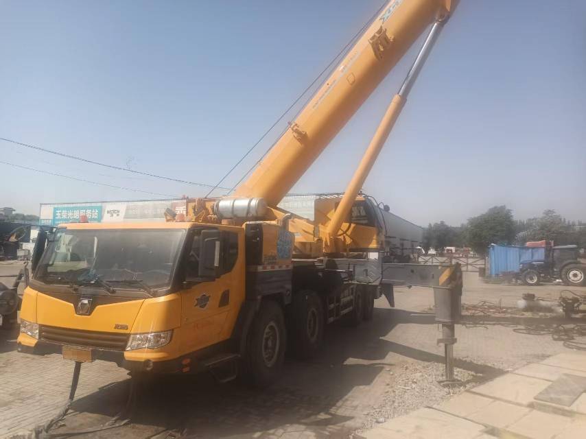 徐工XCT85（全橋轉(zhuǎn)向）汽車起重機(jī)