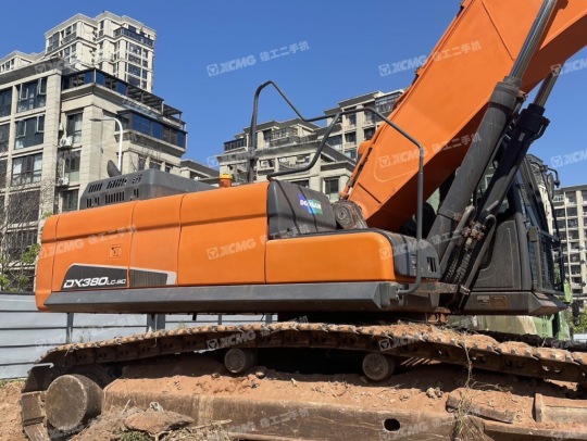 斗山DX380LC-9C履帶式挖掘機