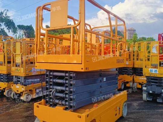 徐工XG1412HD剪叉式高空作業(yè)平臺(tái)