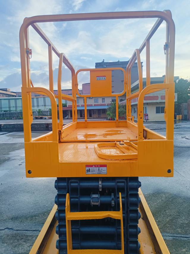 徐工XG1412HD剪叉式高空作業(yè)平臺(tái)