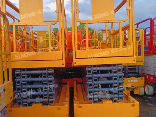 徐工XG1412HD剪叉式高空作業(yè)平臺