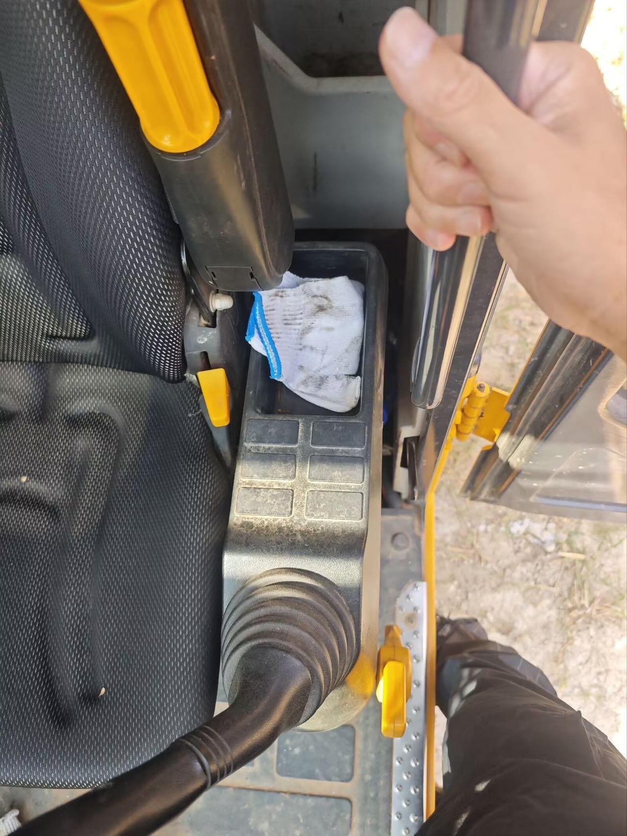 柳工CLG9075E履帶式挖掘機