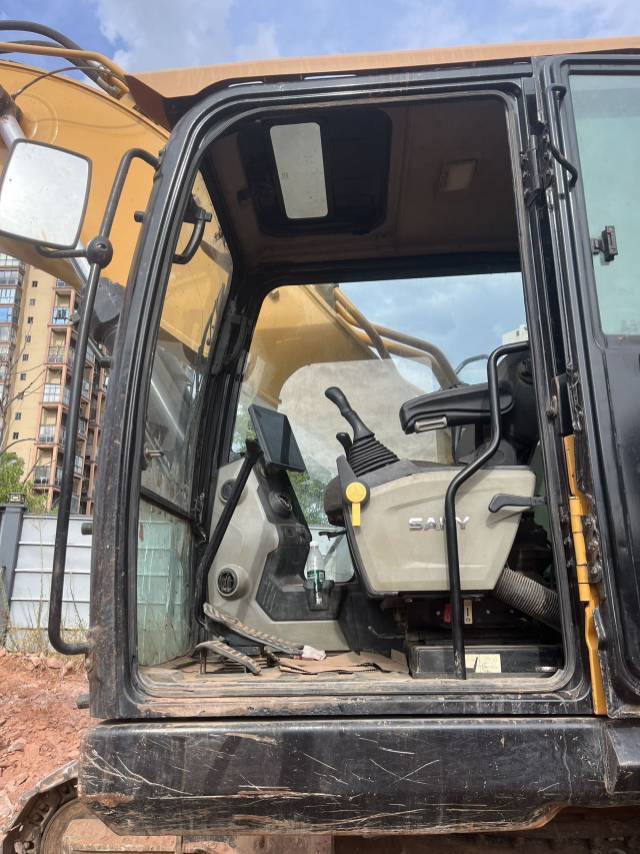 三一重工SY375H履帶式挖掘機