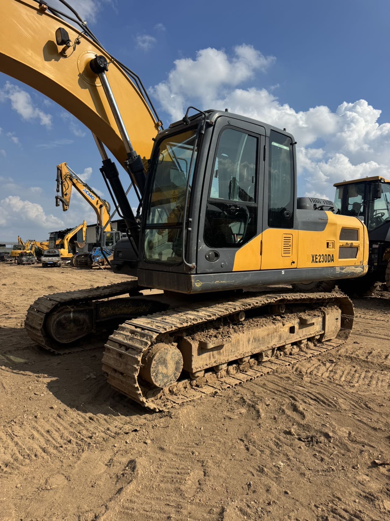 徐工XE200DA履帶式挖掘機