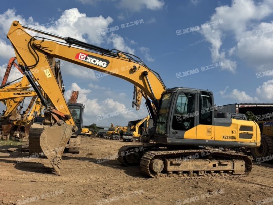 徐工XE200DA履帶式挖掘機