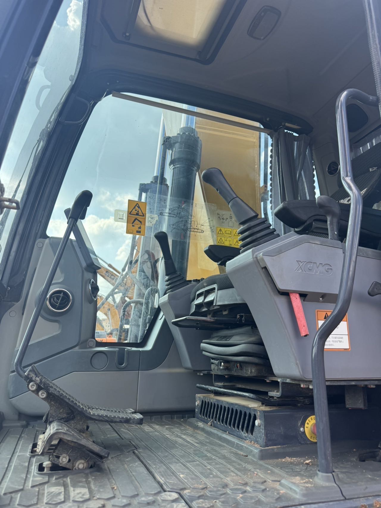 徐工XE200DA履帶式挖掘機