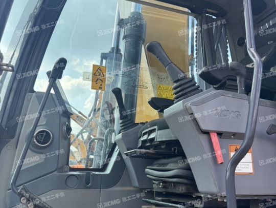 徐工XE200DA履帶式挖掘機