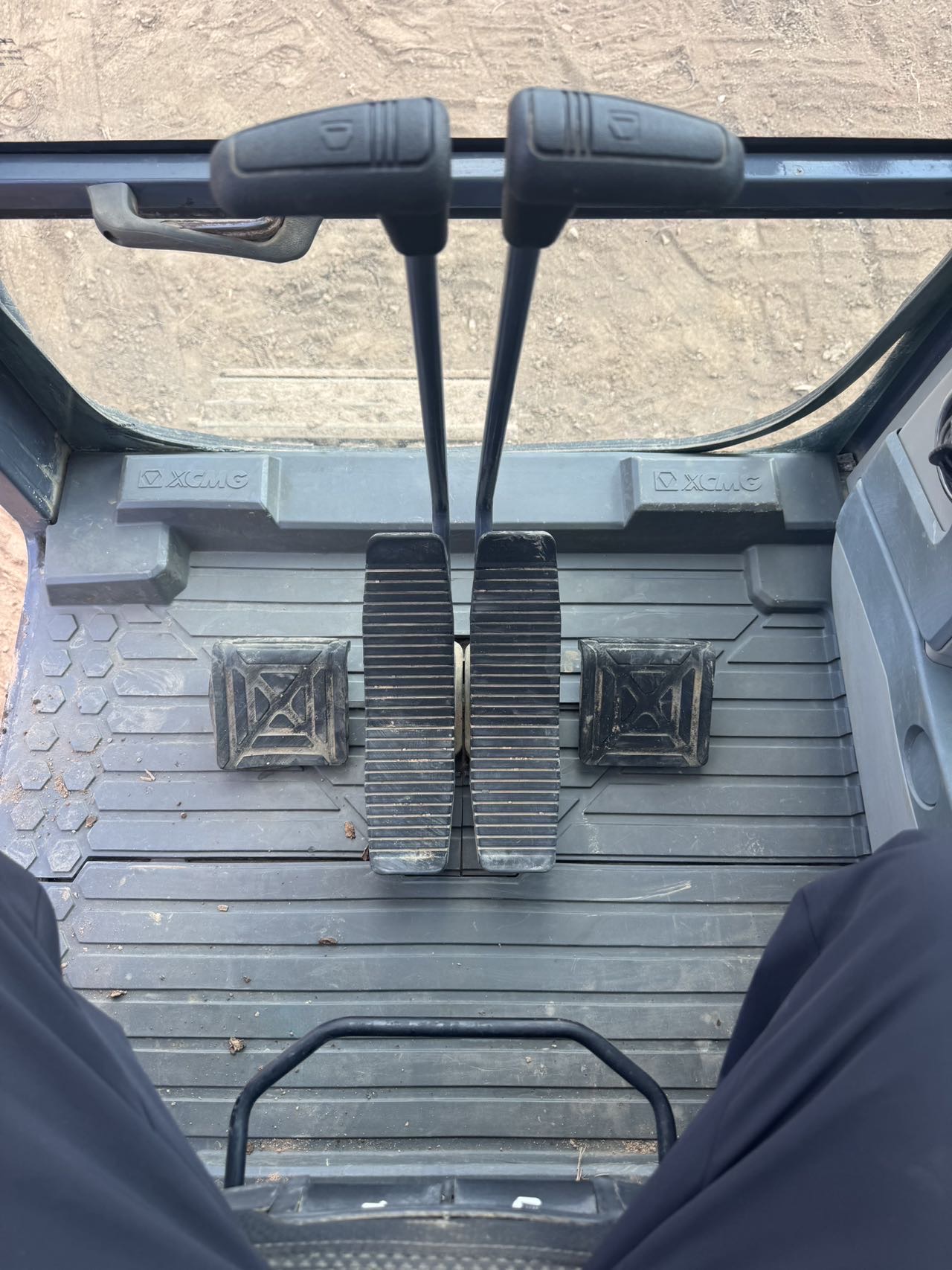 徐工XE200DA履帶式挖掘機