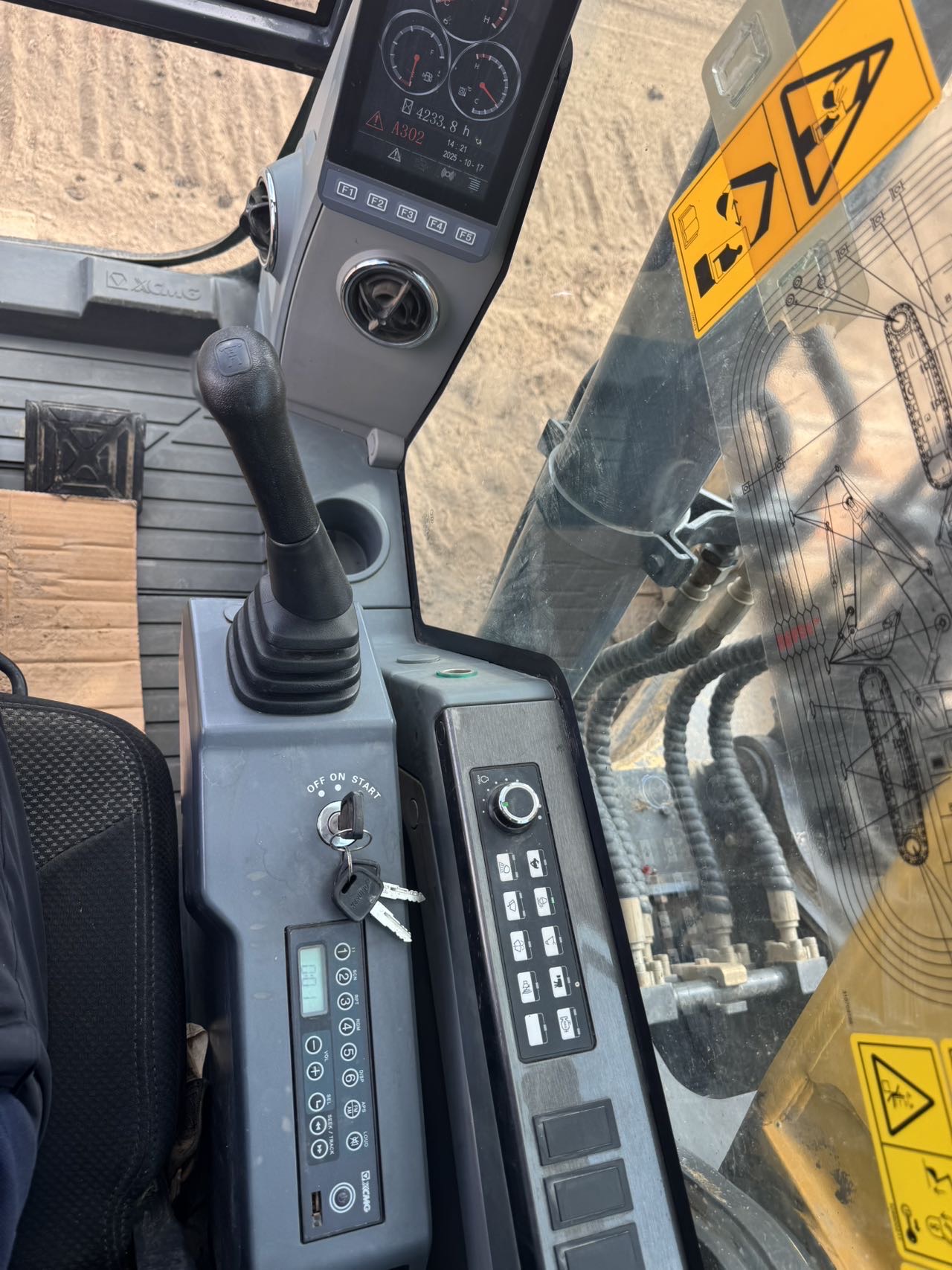 徐工XE200DA履帶式挖掘機