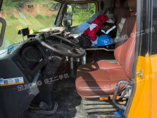 徐工XCT90汽車起重機