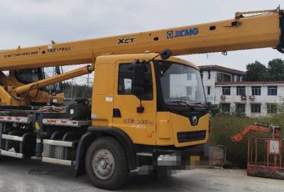 徐工XCT12L4汽車起重機(jī)