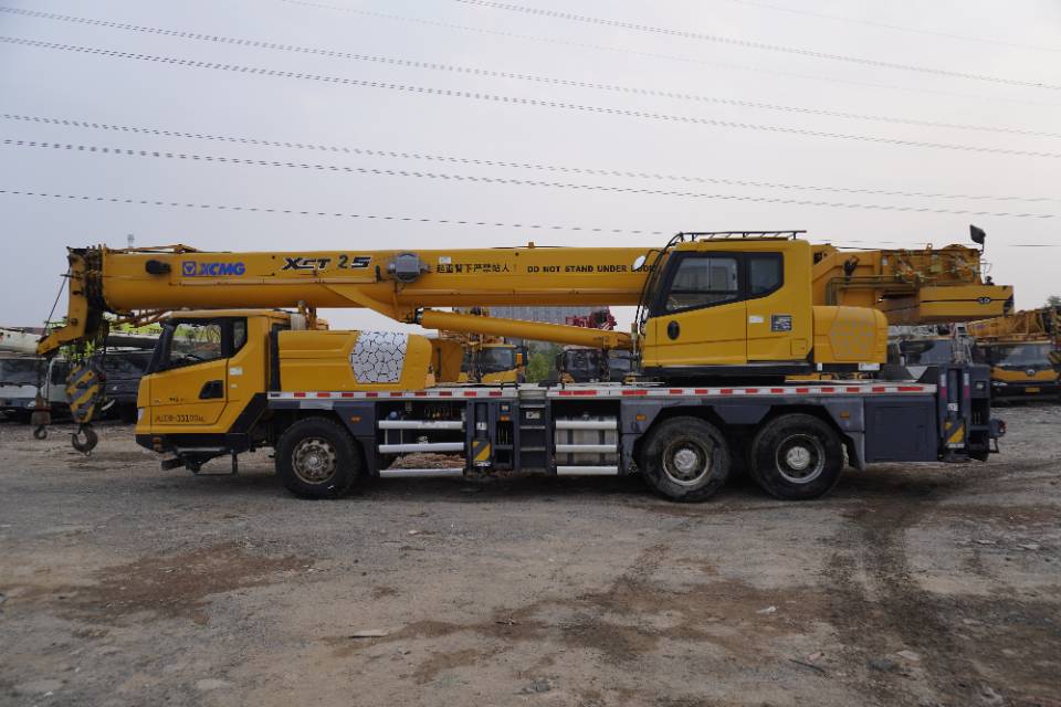 徐工XCT25L5汽車起重機