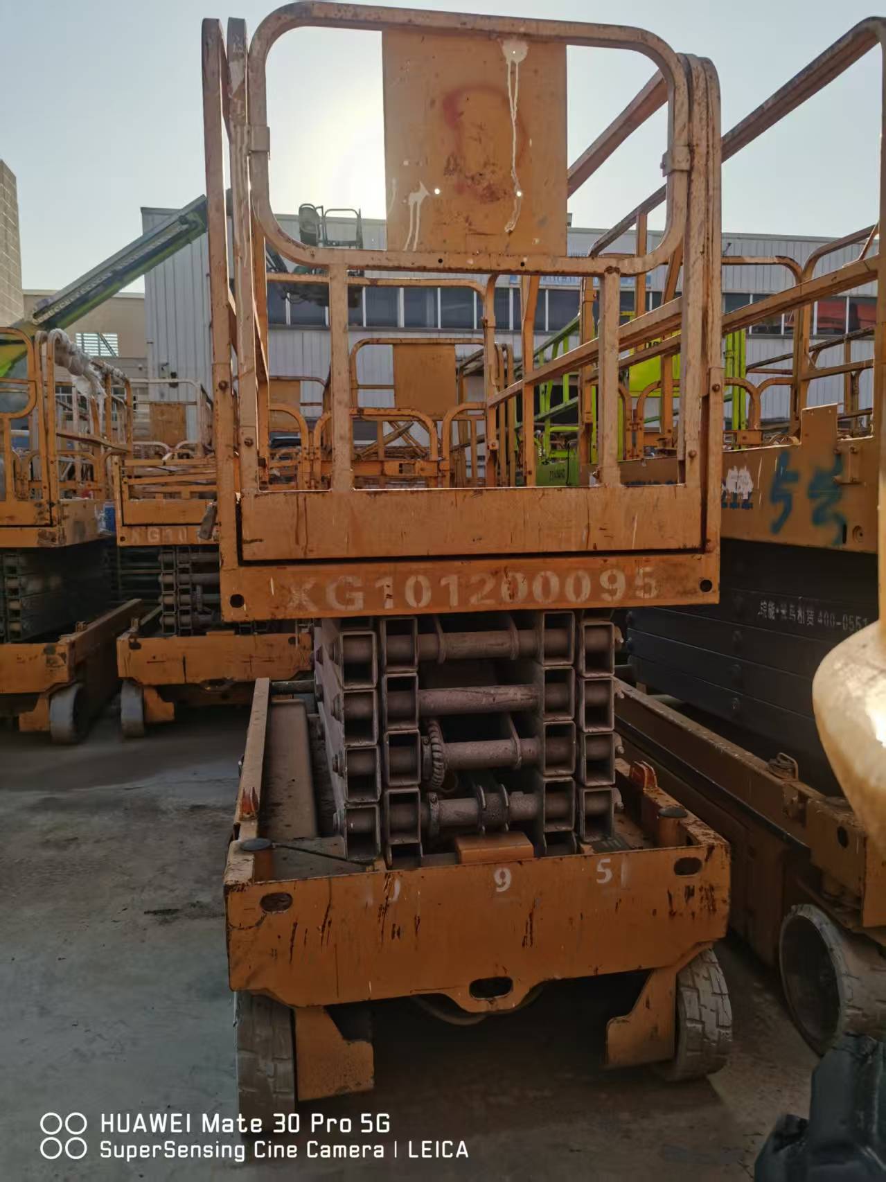 徐工GTJZ1012剪叉式高空作業(yè)平臺