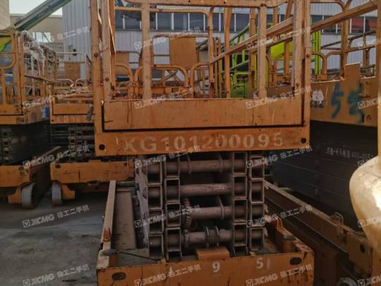 徐工GTJZ1012剪叉式高空作業(yè)平臺