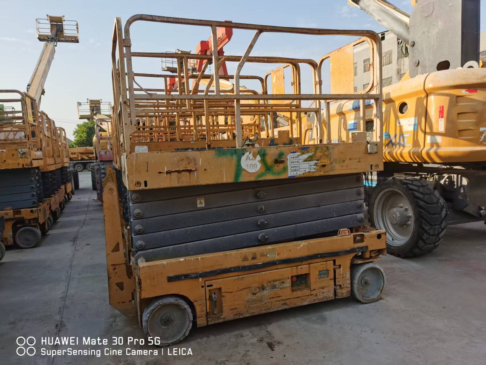 徐工GTJZ1012剪叉式高空作業(yè)平臺