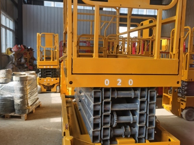 徐工GTJZ1012剪叉式高空作業(yè)平臺(tái)