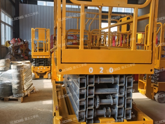 徐工GTJZ1012剪叉式高空作業平臺