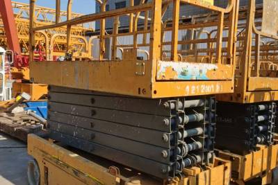 徐工GTJZ1212剪叉式高空作業(yè)平臺