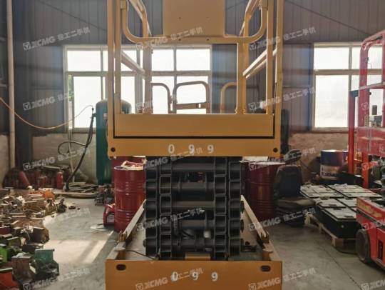 徐工GTJZ1212剪叉式高空作業平臺