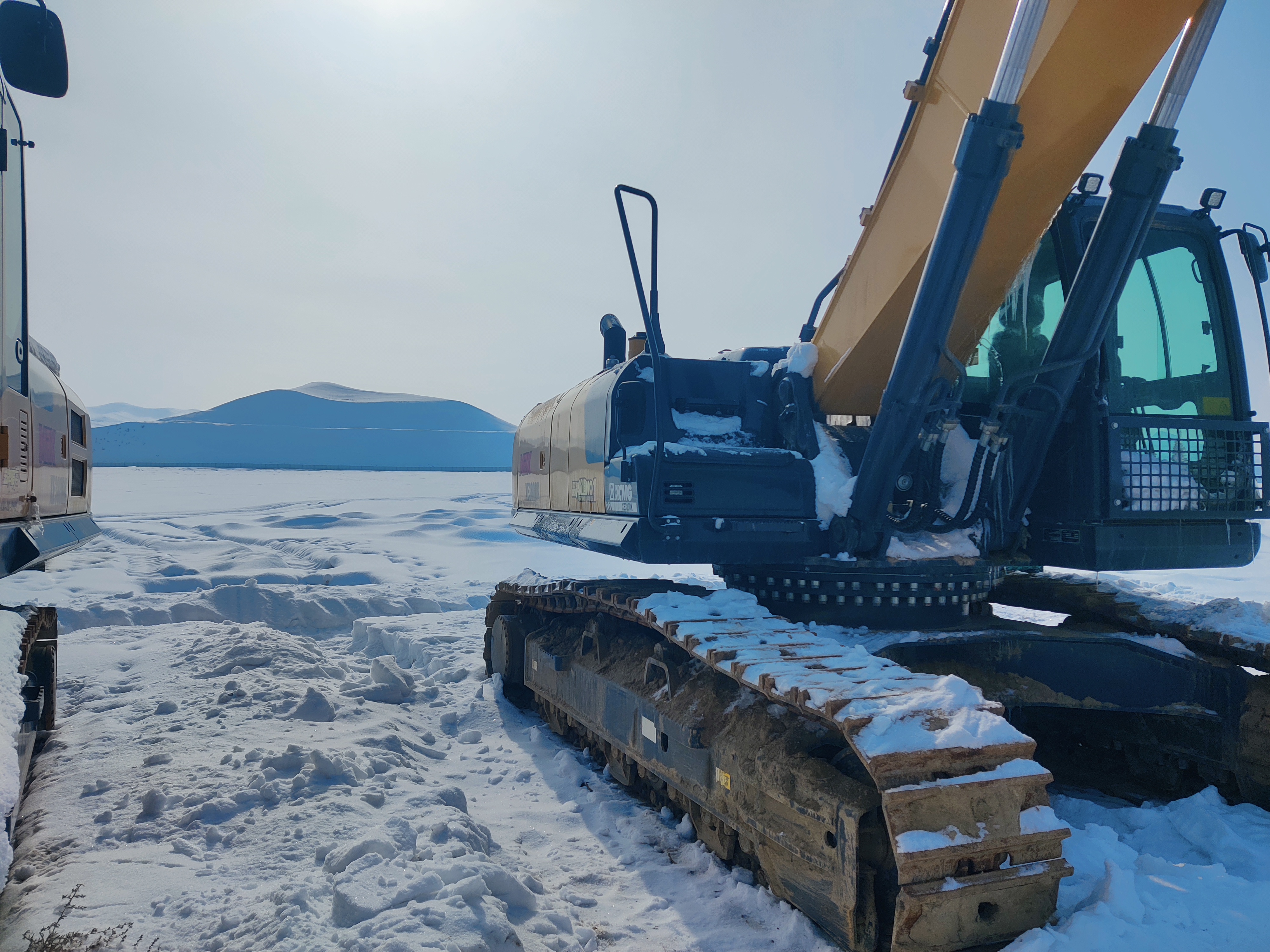 徐工XE380DK履帶式挖掘機