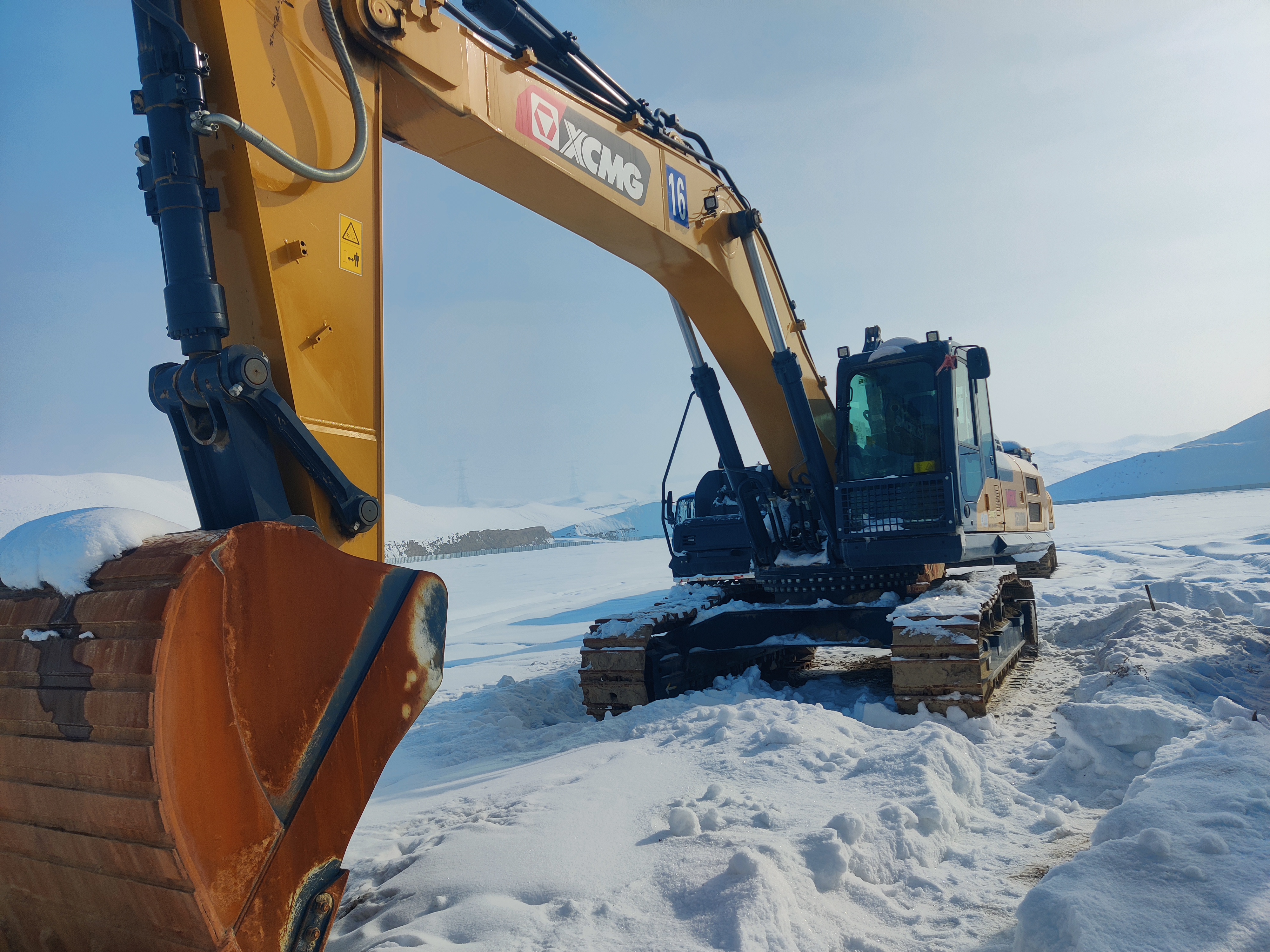 徐工XE380DK履帶式挖掘機