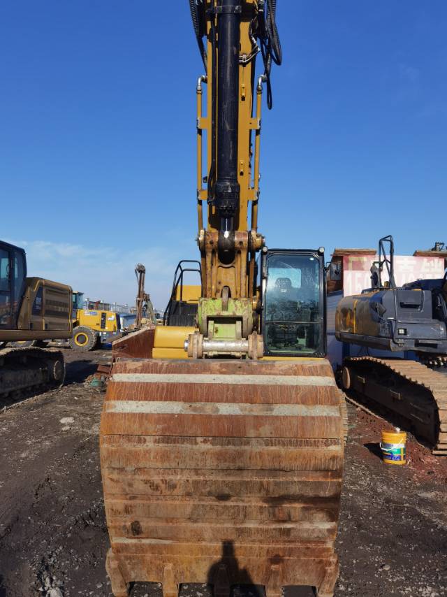 卡特彼勒323履帶式挖掘機