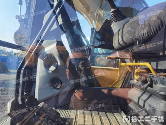 卡特彼勒323履帶式挖掘機