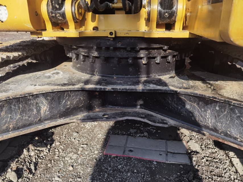 卡特彼勒323履帶式挖掘機