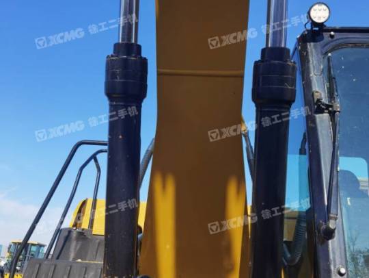 卡特彼勒323履帶式挖掘機