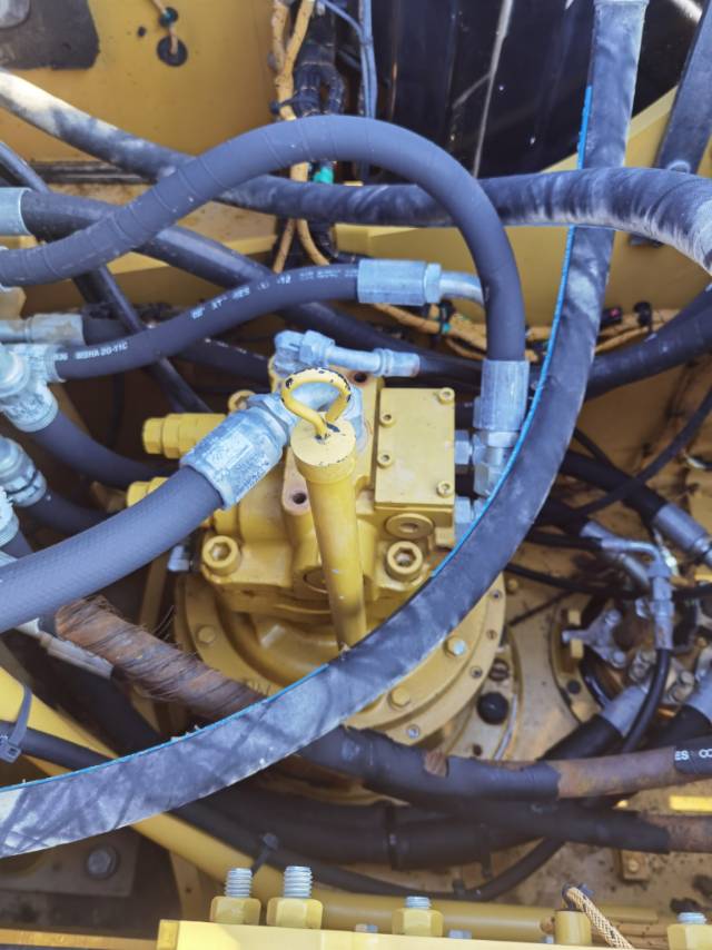 卡特彼勒323履帶式挖掘機