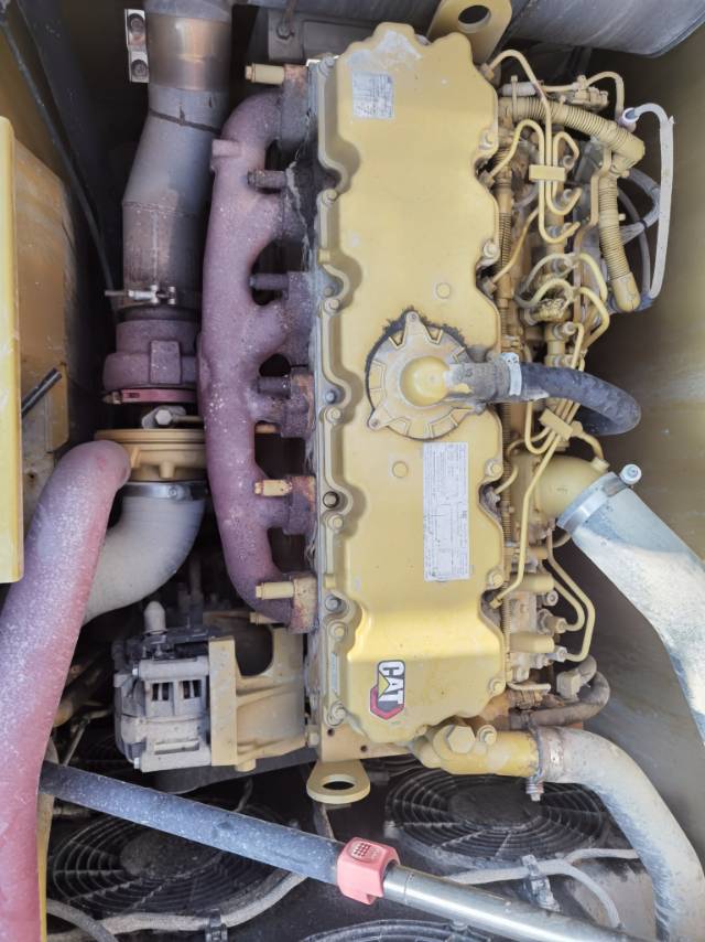 卡特彼勒323履帶式挖掘機